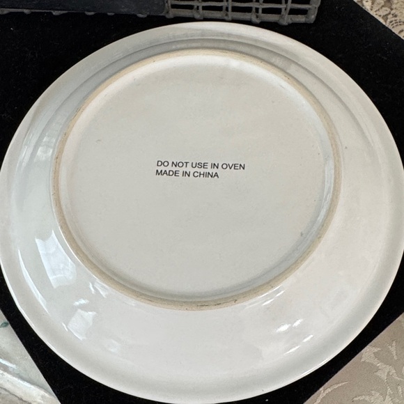 Charming decorative plate featuring a rooster design. - Picture 5 of 6